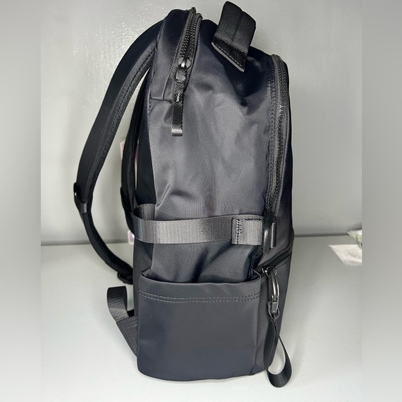 lululemon - new crew backpack (Navy) sweaty gear lululemon New Crew Backpack Large